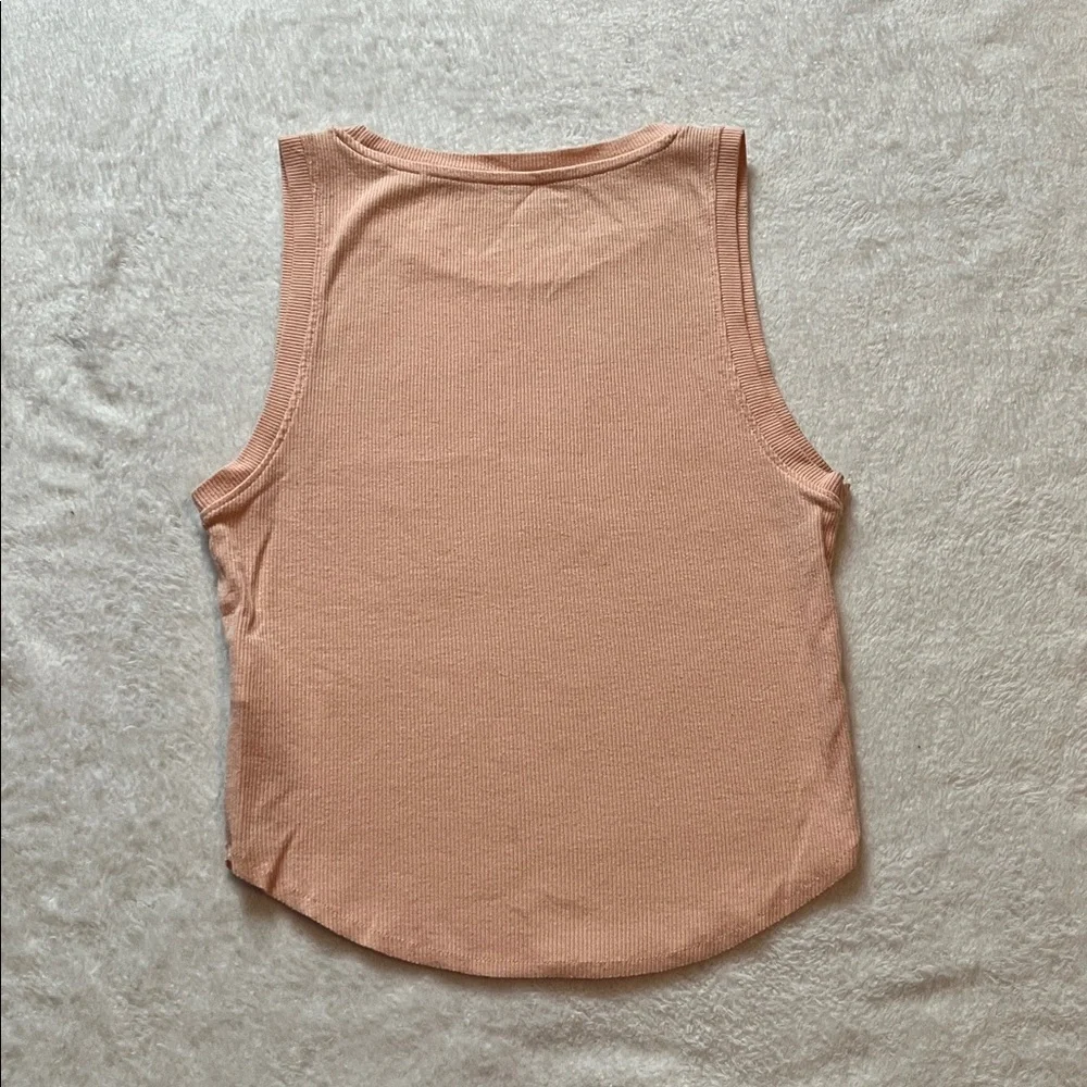 Peach colored American eagle crop tank top - Picture 4 of 6